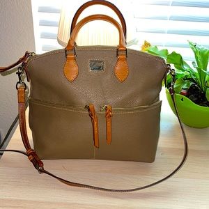 SOLD ✅SOLD SOLD  Dooney & Bourke Women’s Handbag/Cross body bag New